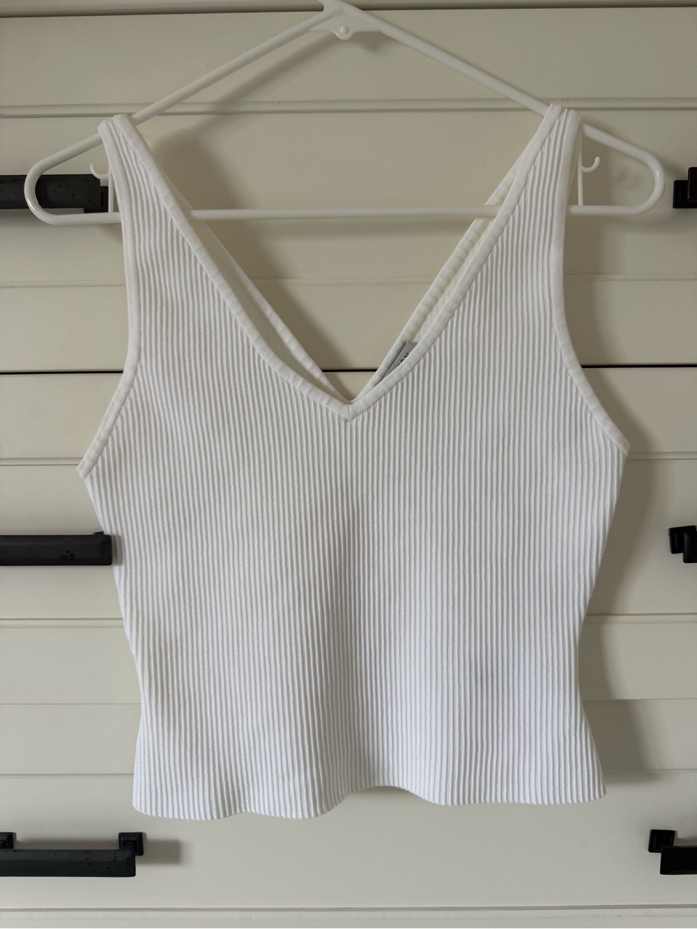 Aritzia Babaton crop tank